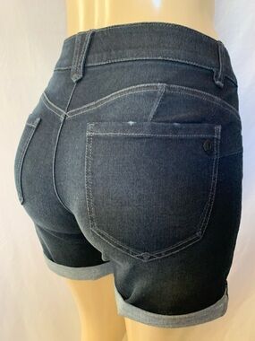 DEMOCRACY Women's Tummy Control 5.5” Inseam Size 6 Dark Wash Cuffed Shorts NWOT